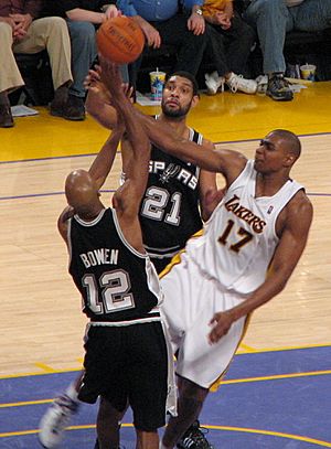 Bruce Bowen defense 2007 (cropped)