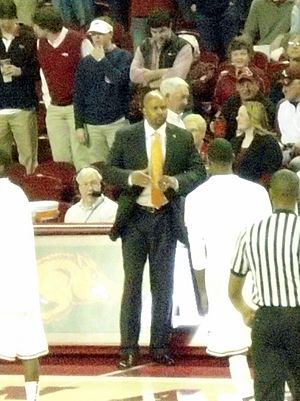 Cuonzo Martin, Tennessee vs Arkansas.jpg