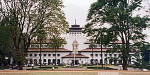 Gedung-Sate-Trees