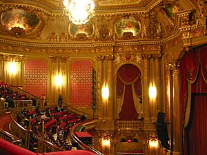 Hellinger Theatre auditorium 2006 3