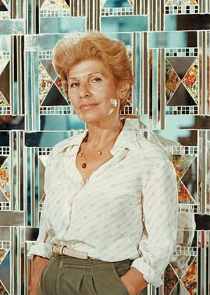 Monir Shahroudy Farmanfarmaian young.jpg