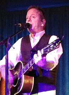 20160509-Kiefer-Sutherland-guitar