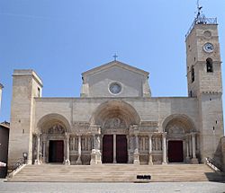 Abbatiale de Saint-Gilles (01)