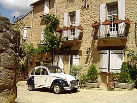 Belves Dordogne France 2CV.JPG