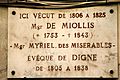 Digne plaque en l'honneur de l'évêque