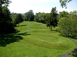 Serpent Mound1 HRoe 2005