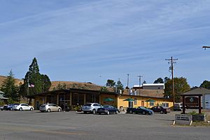 Building housing the Umpqua Post Office