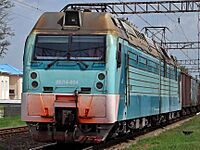 2EL4-004 with train (cropped).jpg