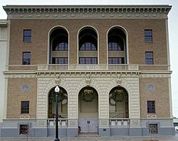 Fresno Metropolitan Museum of Art and Science (exterior)