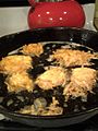 Frying latkes