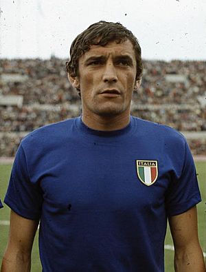 Gigi Riva, Italia, 1968 (cropped).JPG