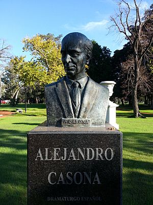 Busto de Alejandro Casona-2.JPG