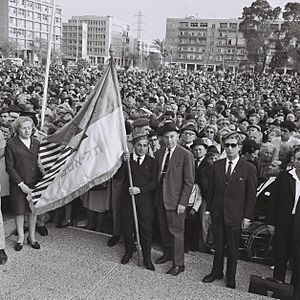 Flickr - Government Press Office (GPO) - SURVIVORS FROM THE WARSAW GHETTO AND CONCENTRATION CAMPS MEETING IN A MASS RALLY