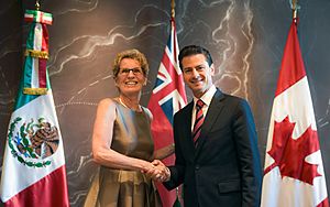 Kathleen Wynne with Enrique Peña Nieto - 2016 (27916100026)