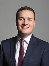 Official portrait of Wes Streeting MP crop 2