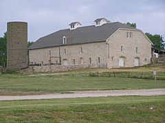 Barn (no-east facade) P5300397