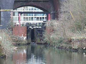 Hulme Locks & Medlock 2431