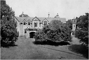 Ooty, Front of Stonehouse, 1905