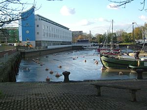 GravesendCanalBasin3454