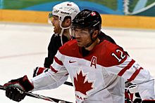 JaromeIginla2010WinterOlympicsfaceoff.jpg