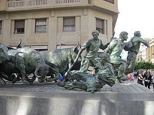 Monument in Pamplona IMG 3179