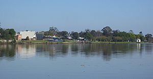 Raymond Terrace from Fitzgerald Bridge 02