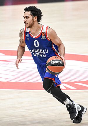 Shane Larkin Anadolu Efes (cropped).jpg