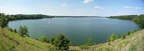 2009-0620-LakeMenomin-pan