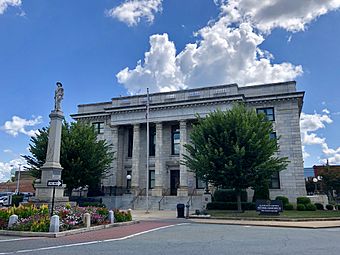 Alamance County Courthouse, Graham, NC.jpg