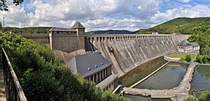 Edersee, Staumauer, 2011-08 CN-01