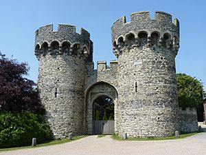 Cooling Castle gatehouse.jpg