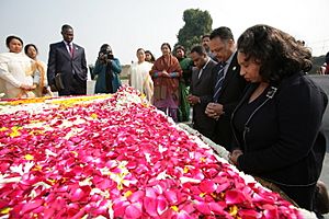 Jacksons visit Gandhi's grave