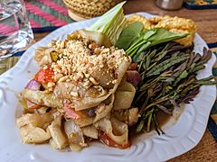 Lao green papaya salad