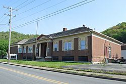 Scene along Lincoln Street