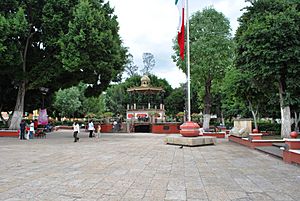 PlazaHuajuapanOax.JPG