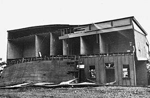 StateLibQld 1 51432 Flood damaged, two-storey house at Clermont, 1916