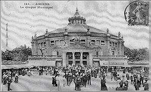 Cirque Amiens foule début XXe