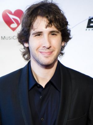 Josh Groban (Cropped).jpg