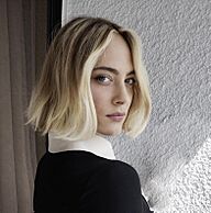 Photo nora arnezeder 2021