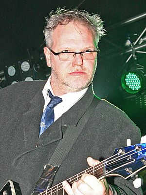 Tim Smith of Cardiacs (wider crop).jpg