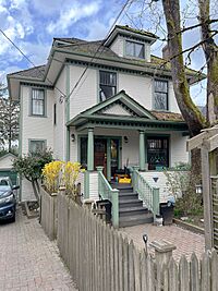 2953-2955 Ontario St, Vancouver BC.jpg