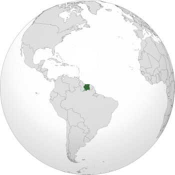 Land controlled by Suriname shown in dark green; claimed land shown in light green.