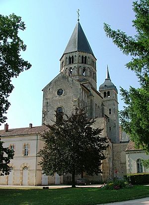 Clocher abbaye cluny 2