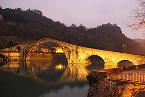 Ponte della Maddalena at night