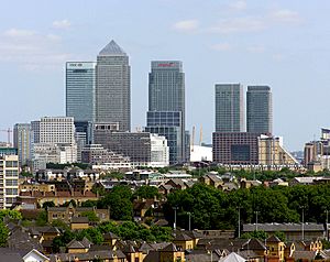 Canary.wharf.from.thames.arp