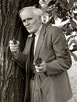 Desmond Llewelyn 01