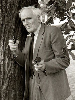 Desmond Llewelyn 01.jpg