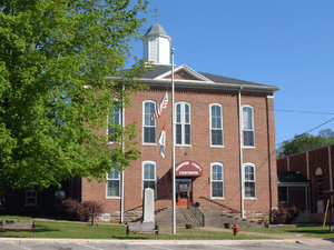 Edmonson County Courthouse in Brownsville