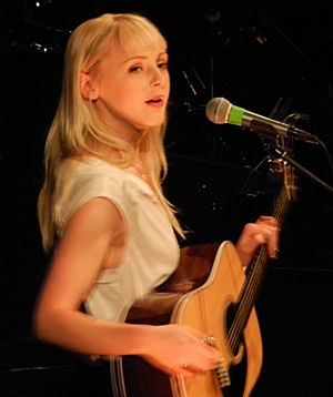 Laura Marling Sydney (cropped).JPG