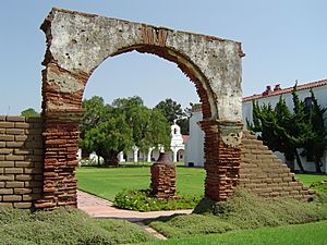 Mission San Luis Rey de Francia courtyard